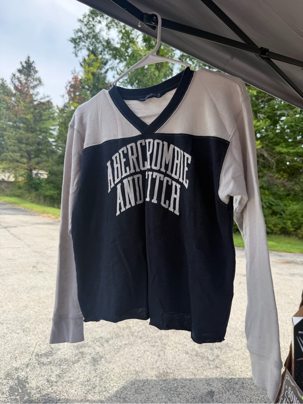 Abercrombie & Fitch women’s reglan Two-Tone V-Neck tee navy & White